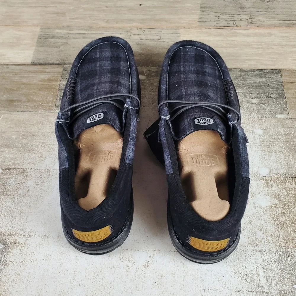 Hey Dude Wally Funk Waffle Mens Loafers Shoes Sz 9 Black Plaid Round Toe Comfort